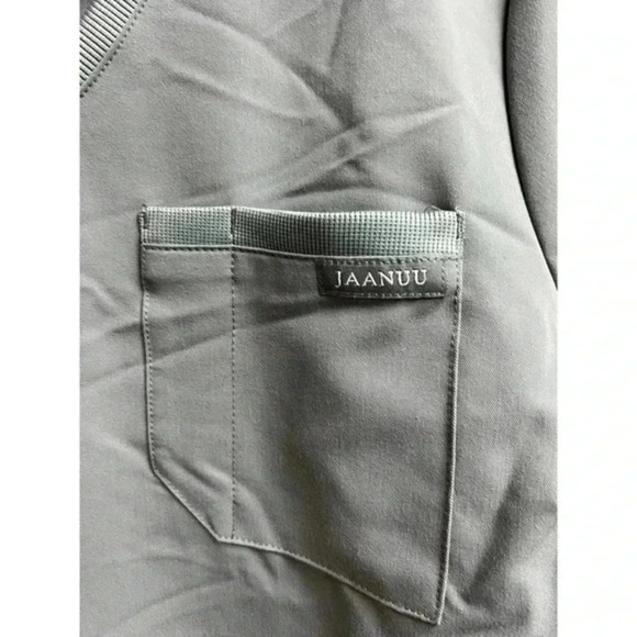 Jaanuu‎ Women's 2-Pocket Tuck-in Scrub Top - Picture 6 of 9